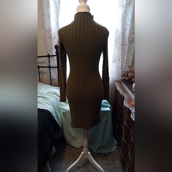 Olive Green Cut-Out Sweater Dress Size M - Picture 4 of 10